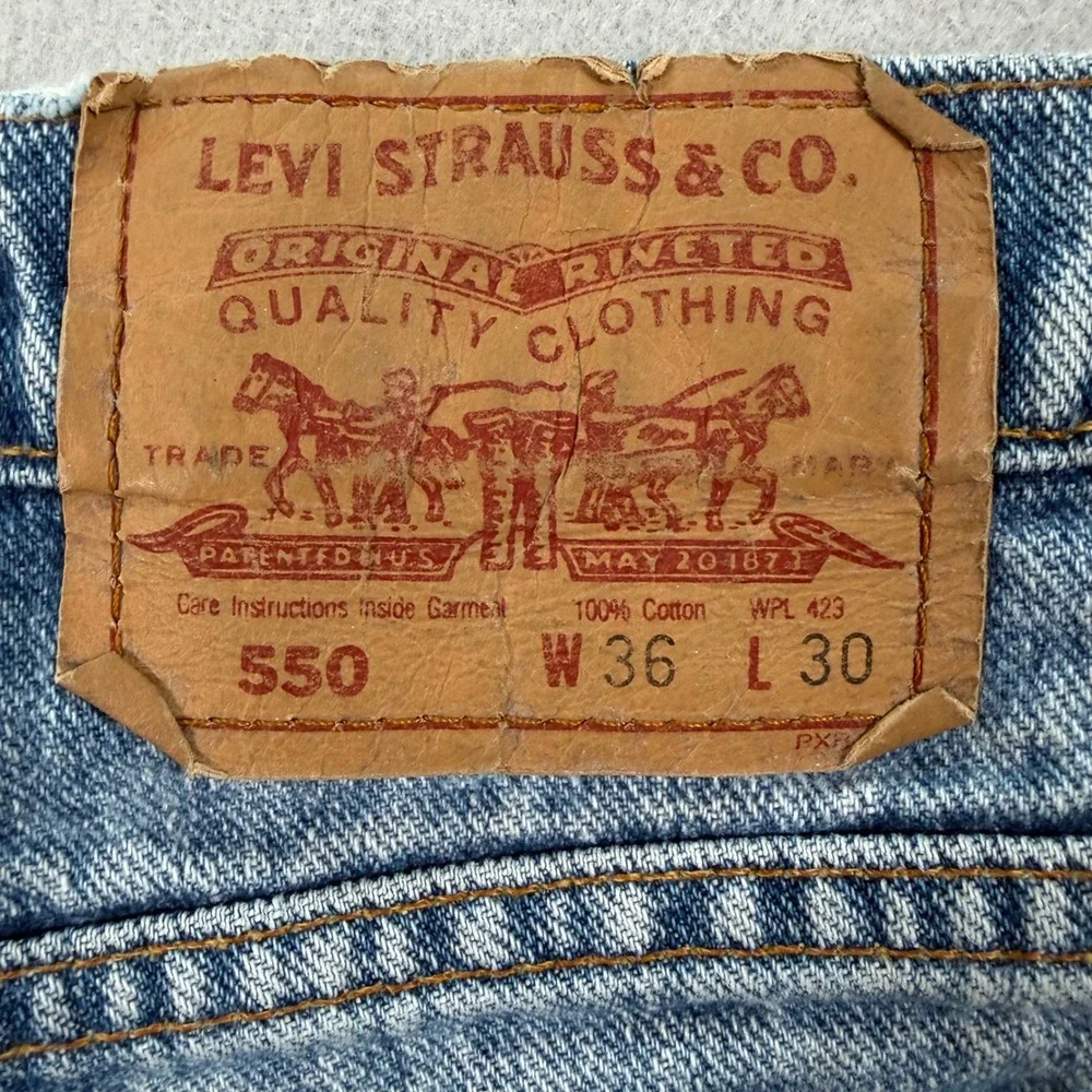 Levi's Jeans Mens 36x30 Light Blue 550 Relaxed Fit Tapered Leg Distressed Paint